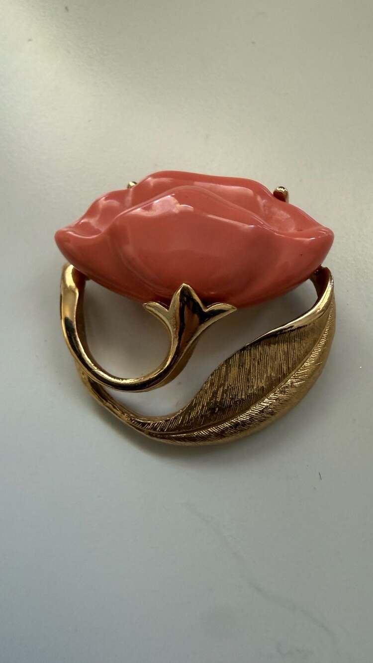 Vintage Avon Gold Tone Pink Enamel Flower Brooch